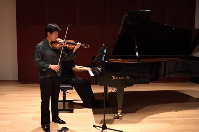 Duo Jiayi–April returning to Brahms's First Violin Sonata